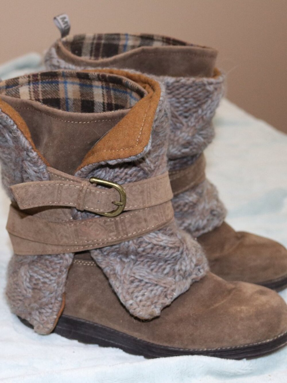 Women's Mukluk sweater boots, tan, with buckles. Size 9.